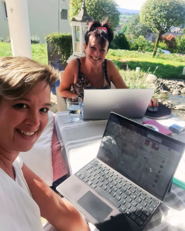 Jolanda Realini & Maya Mangold bei der Arbeit